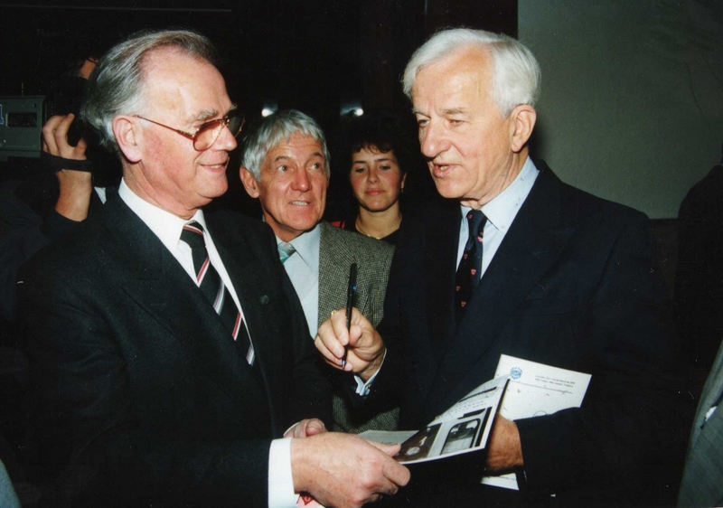 files/inhalte/allgemein/galerien/chronik/1993-1 Ehrung Bundespraesident.JPG